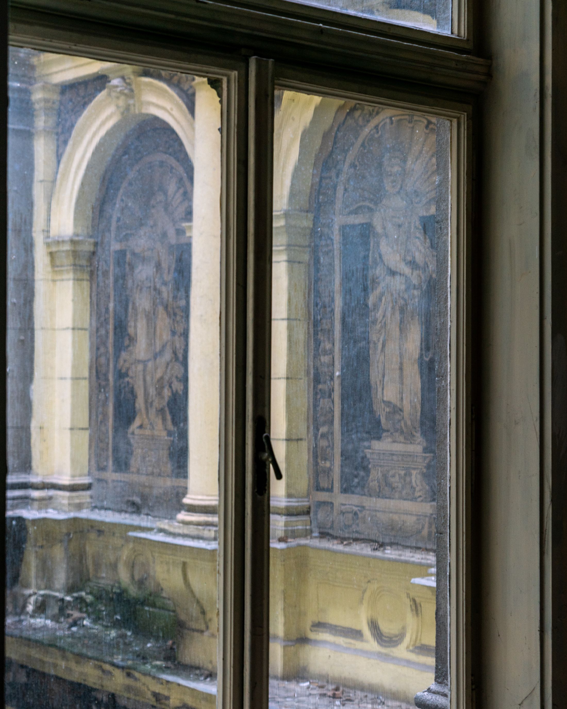 Detail of the courtyard of Múzeum körút 19 in Budapest: A partially abandoned building designed by Miklós Ybl for Zsigmond Róth
