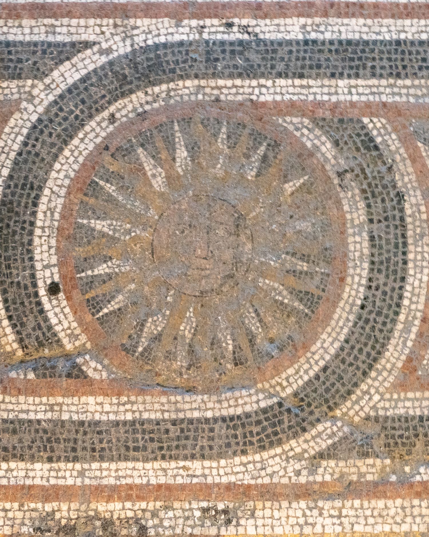 Mosaic floor in Múzeum körút 19 in Budapest: A partially abandoned building designed by Miklós Ybl for Zsigmond Róth