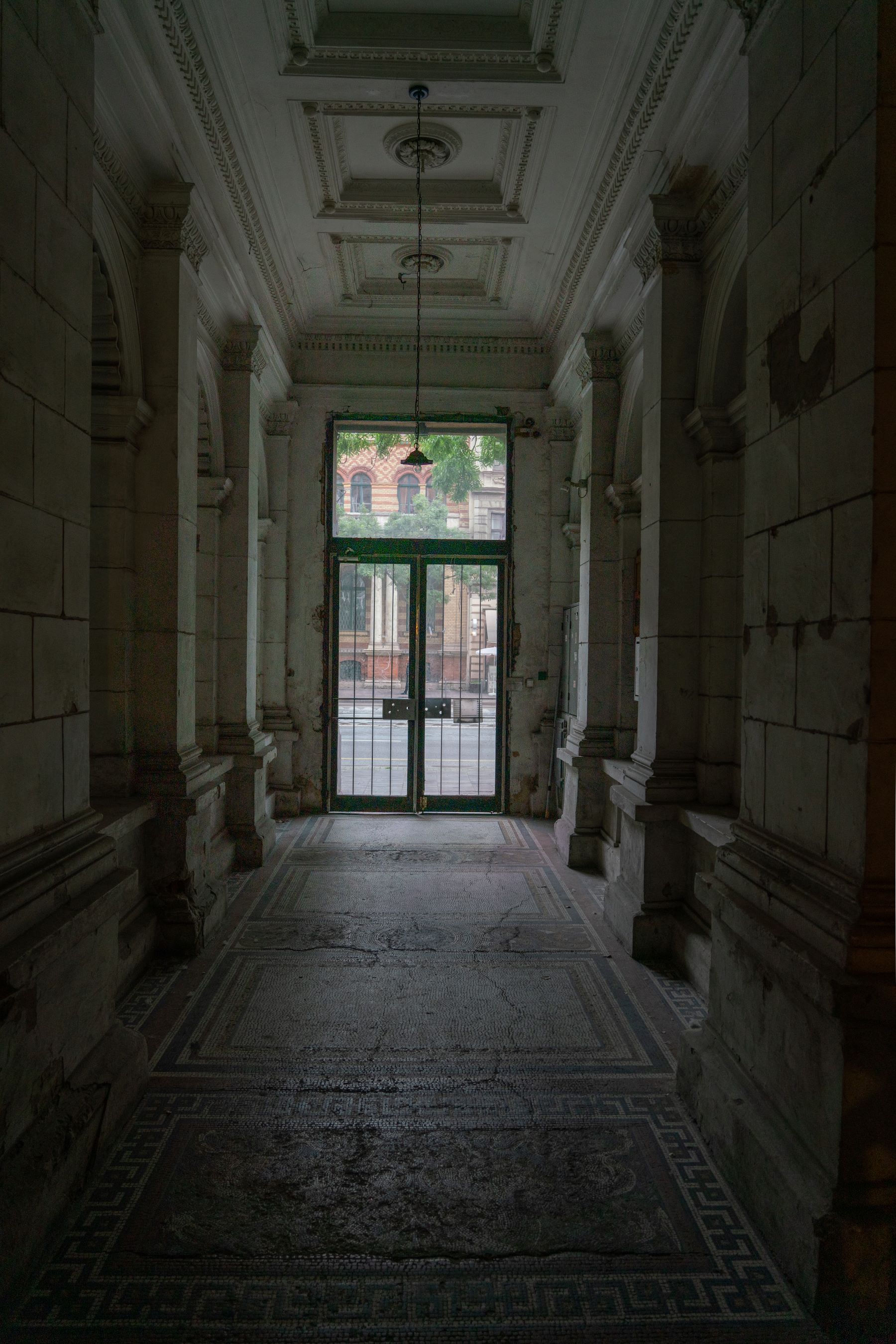 Inside Múzeum körút 19 in Budapest: A partially abandoned building designed by Miklós Ybl for Zsigmond Róth