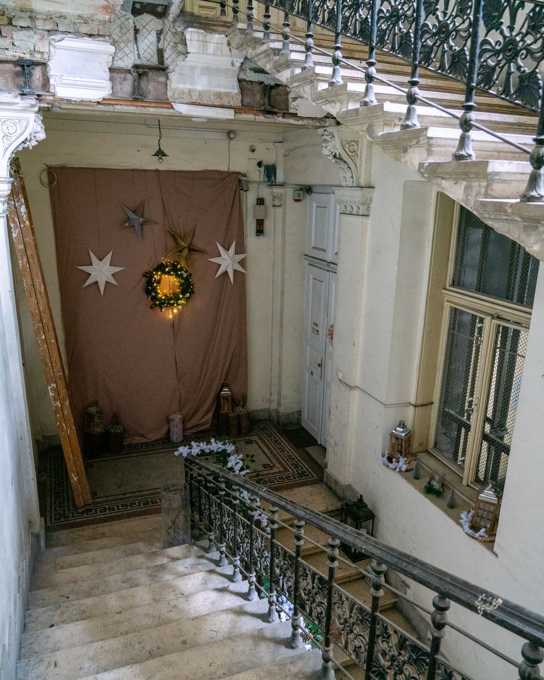 Detail of the staircase of Múzeum körút 19 in Budapest: A partially abandoned building designed by Miklós Ybl for Zsigmond Róth