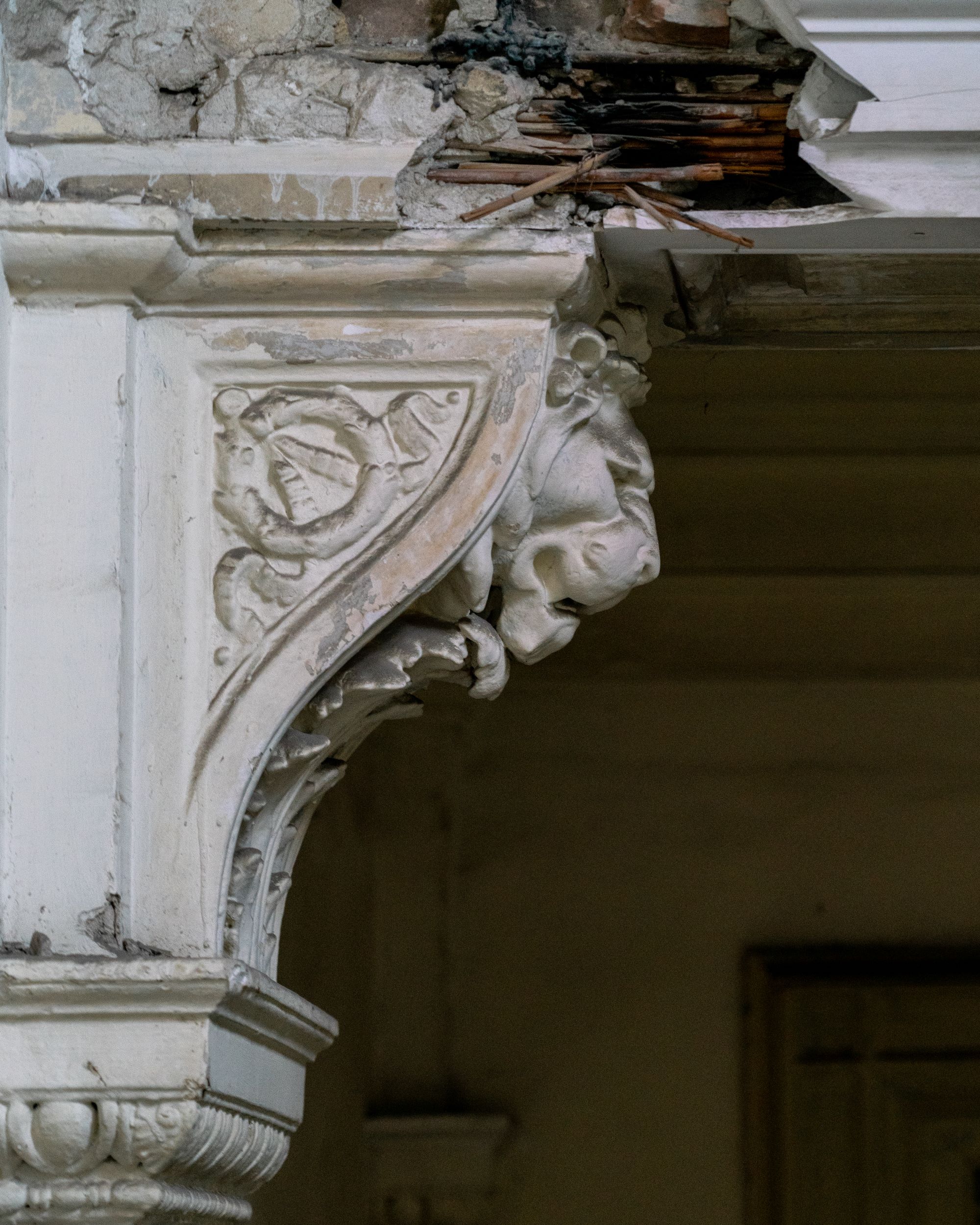 Detail of the staircase of Múzeum körút 19 in Budapest: A partially abandoned building designed by Miklós Ybl for Zsigmond Róth
