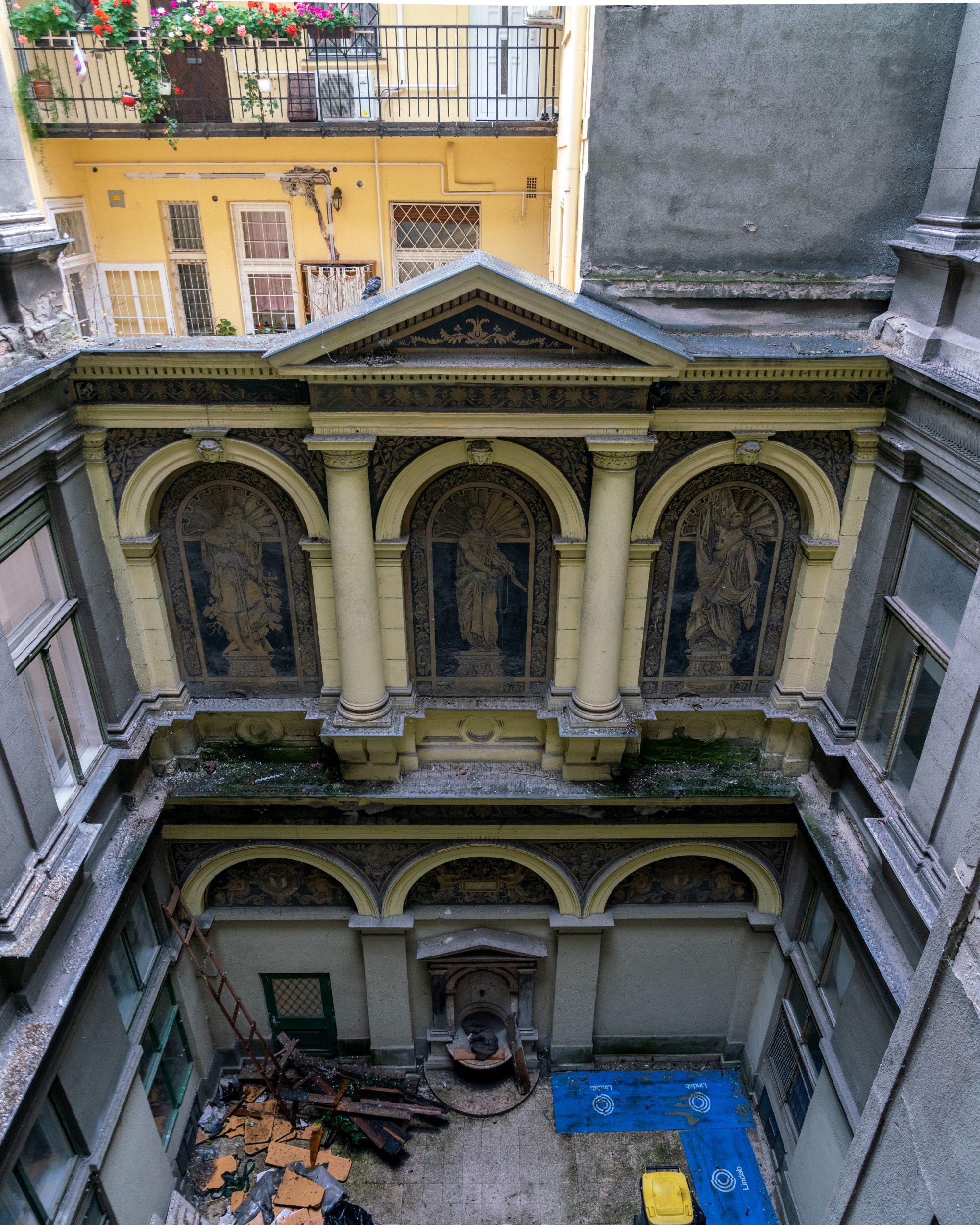Detail of the courtyard of Múzeum körút 19 in Budapest: A partially abandoned building designed by Miklós Ybl for Zsigmond Róth