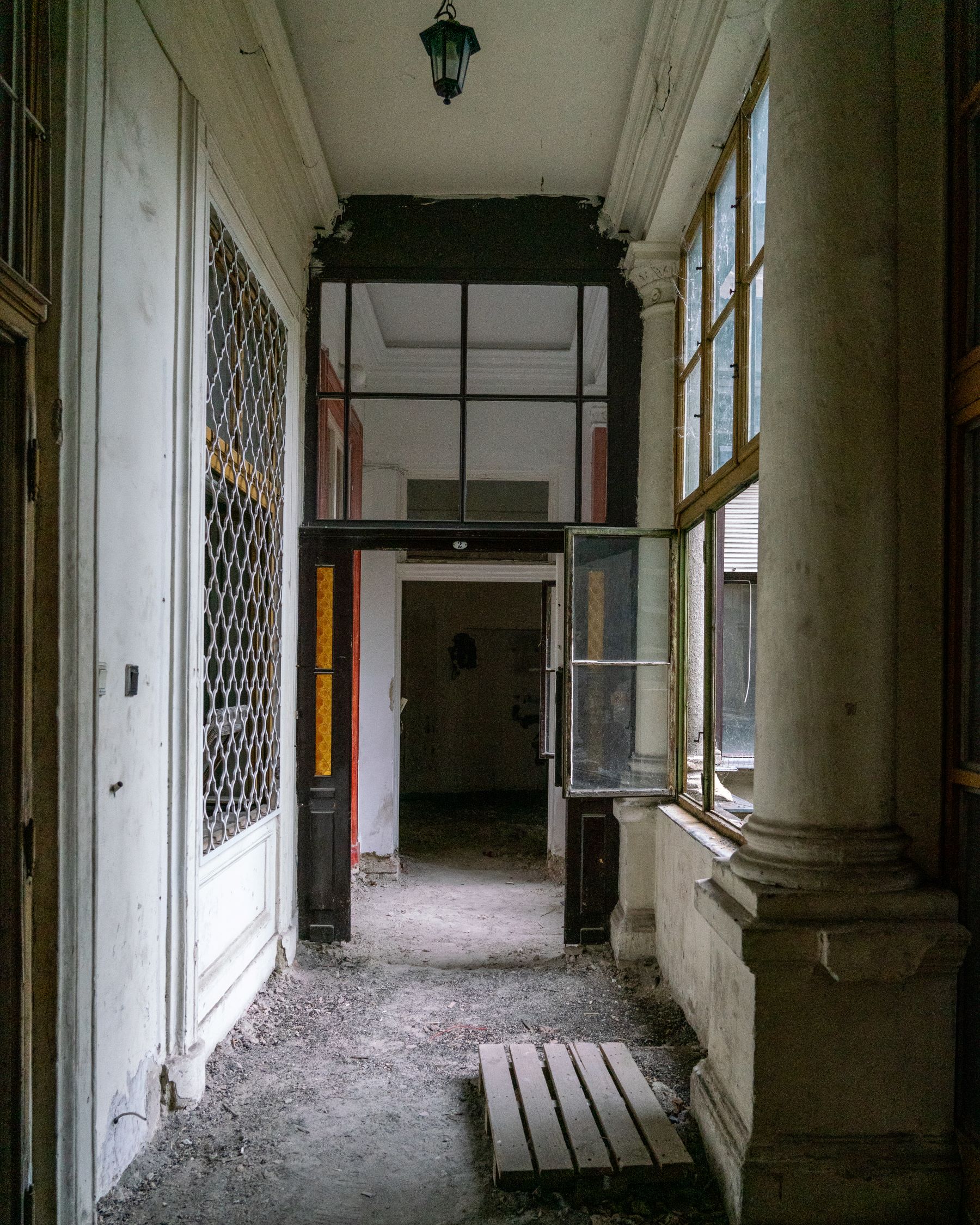 Inside Múzeum körút 19 in Budapest: A partially abandoned building designed by Miklós Ybl for Zsigmond Róth