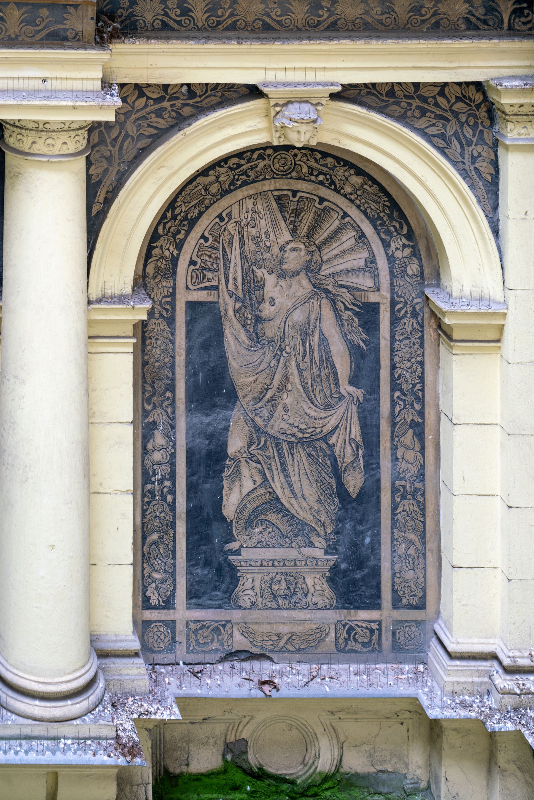Detail of the courtyard of Múzeum körút 19 in Budapest: A partially abandoned building designed by Miklós Ybl for Zsigmond Róth