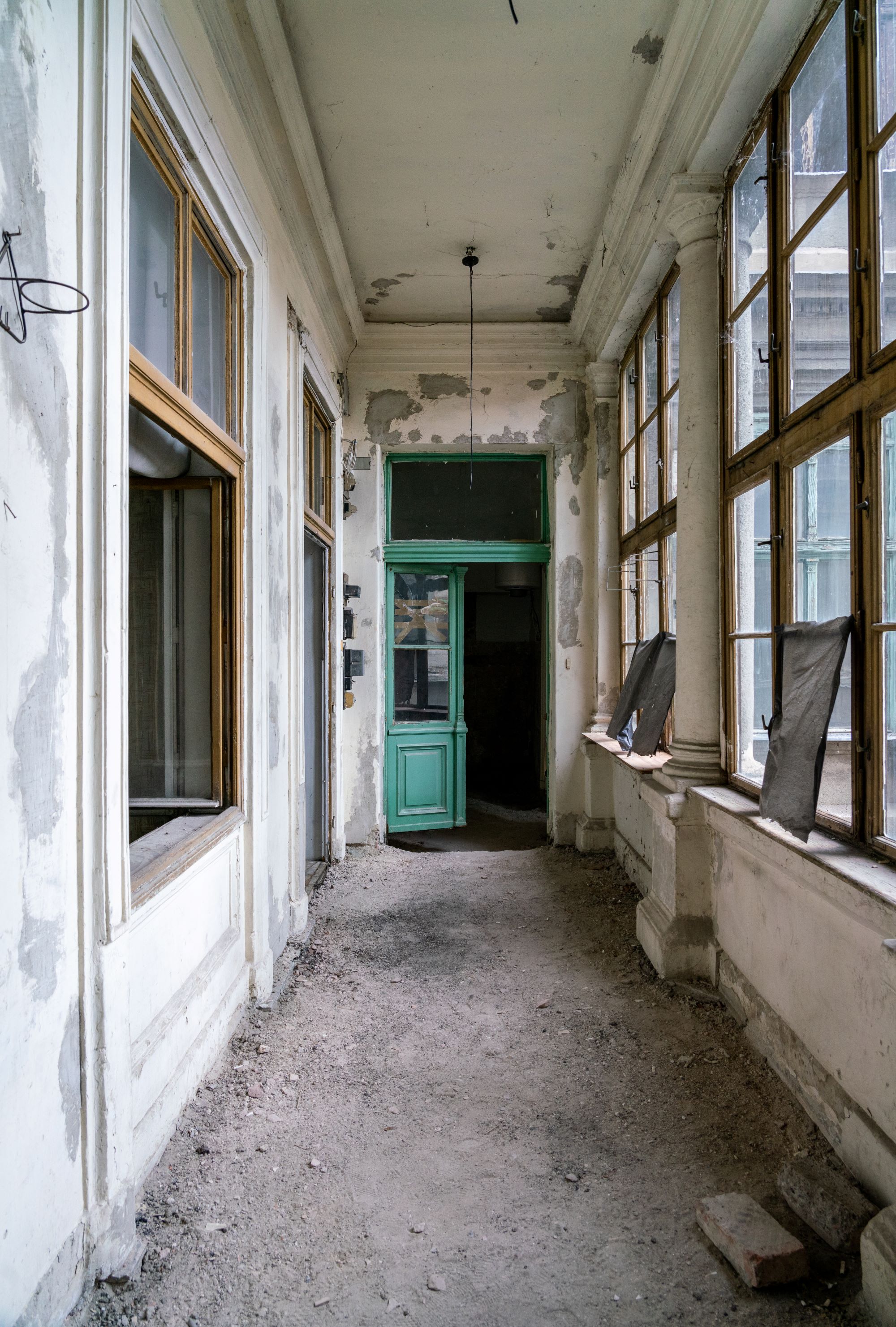 Inside Múzeum körút 19 in Budapest: A partially abandoned building designed by Miklós Ybl for Zsigmond Róth