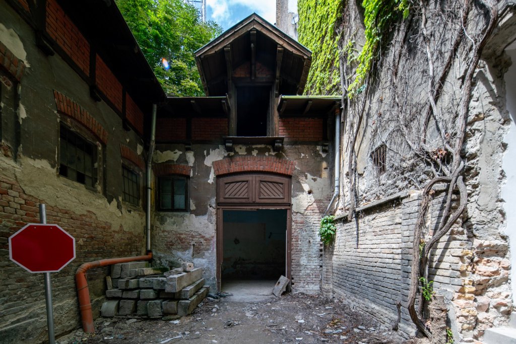 Detail of the old courtyard of an abandoned mansion in Budapest