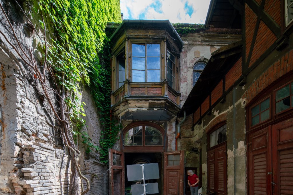 Detail of the old courtyard of an abandoned mansion in Budapest