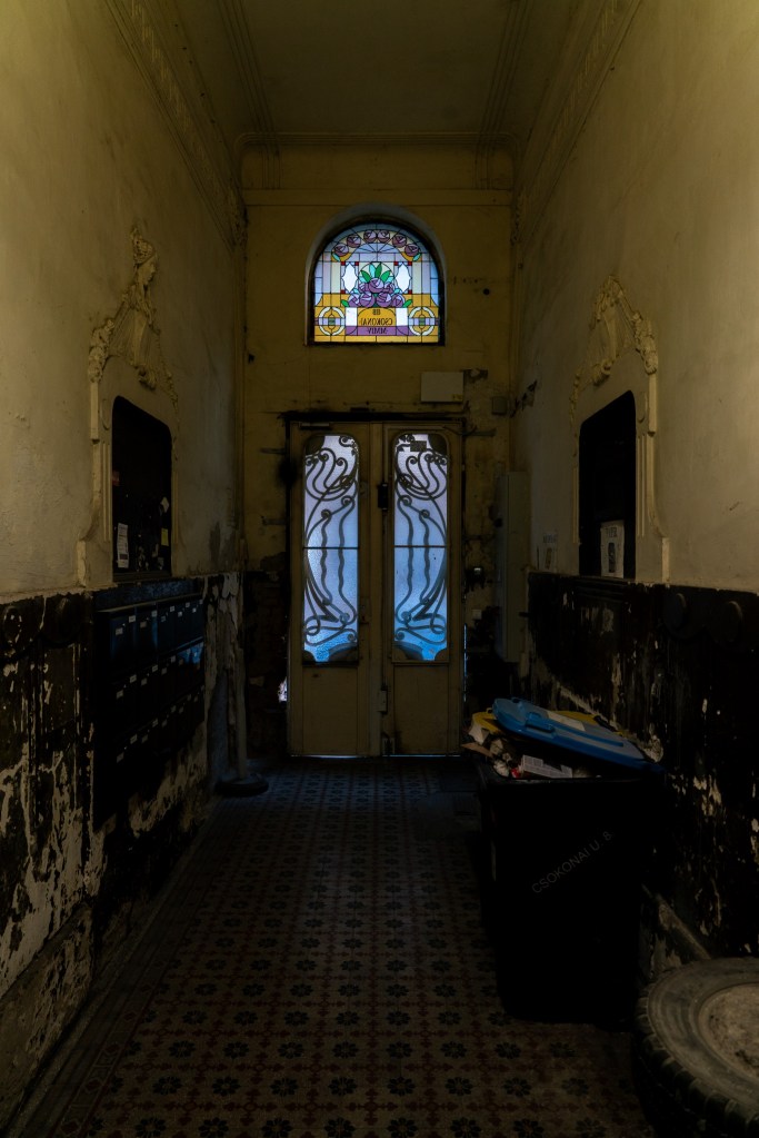 The Art Nouveau door of Csokonai utca 8, a building designed by Gyula Fodor