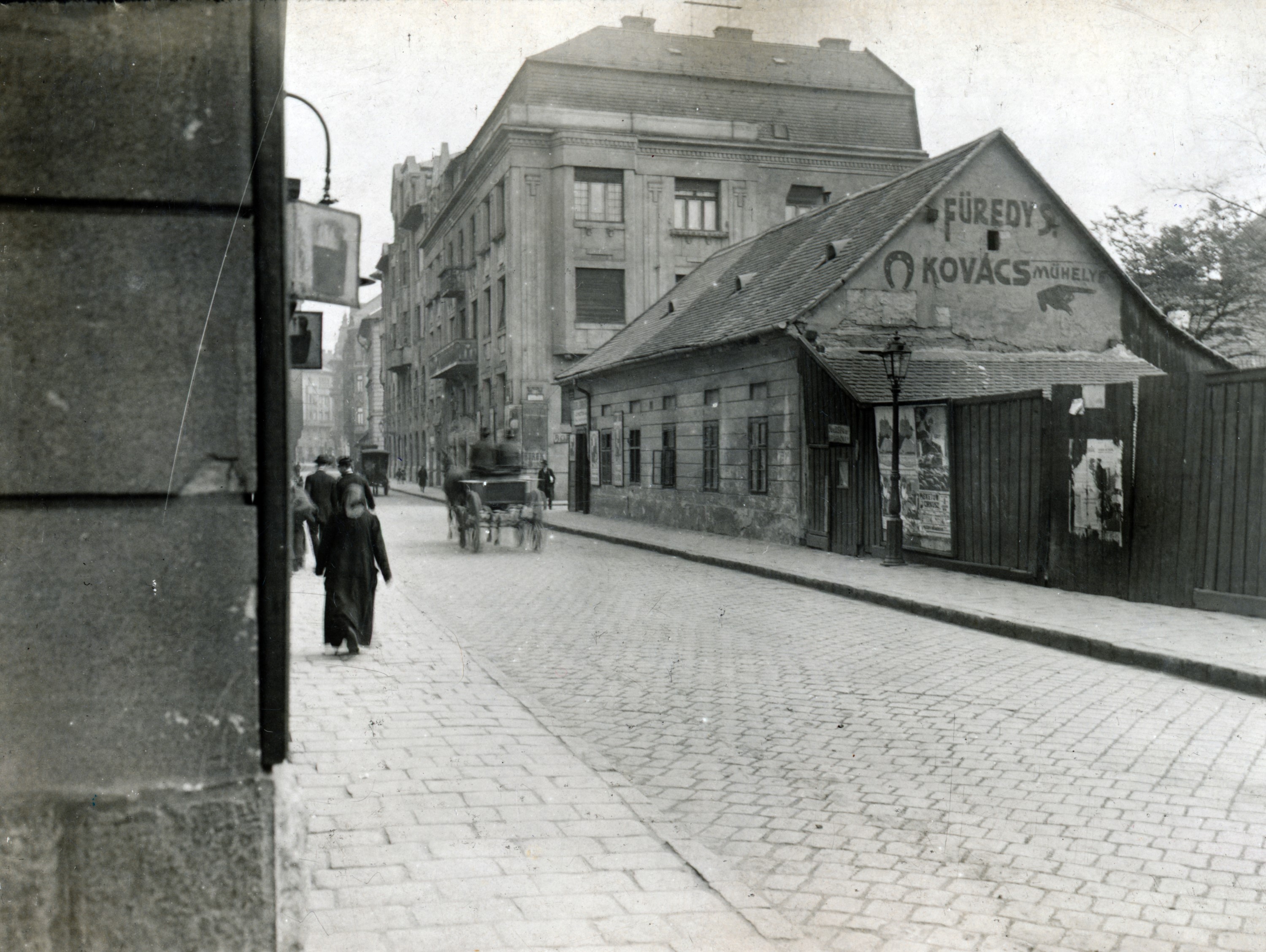 Old photo shot at the corner of Vig utca and Tolnai Lajos utca in Józsefváros, the 8th district of Budapest