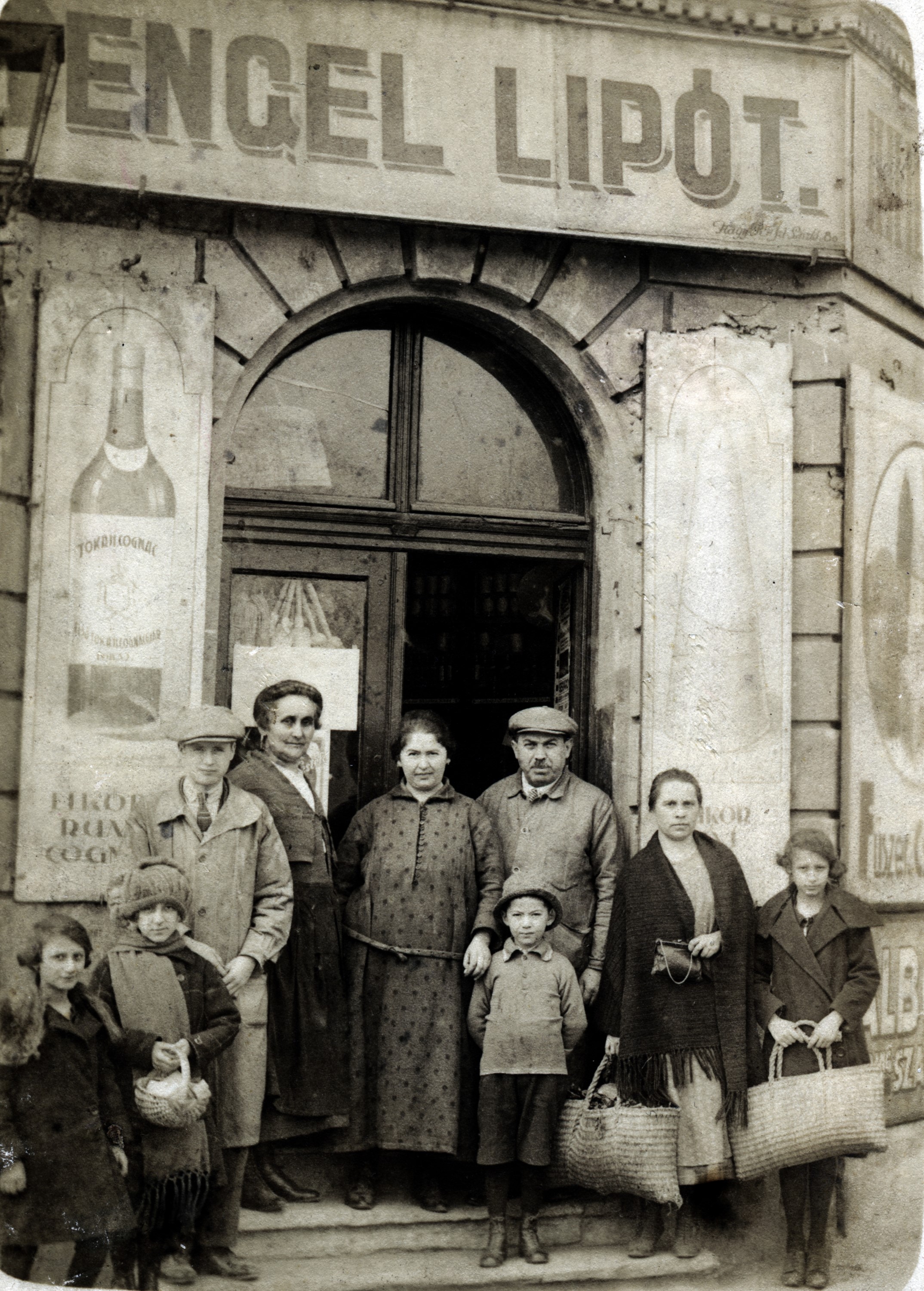 Old photo of a liquor store's storefront in Budapest
