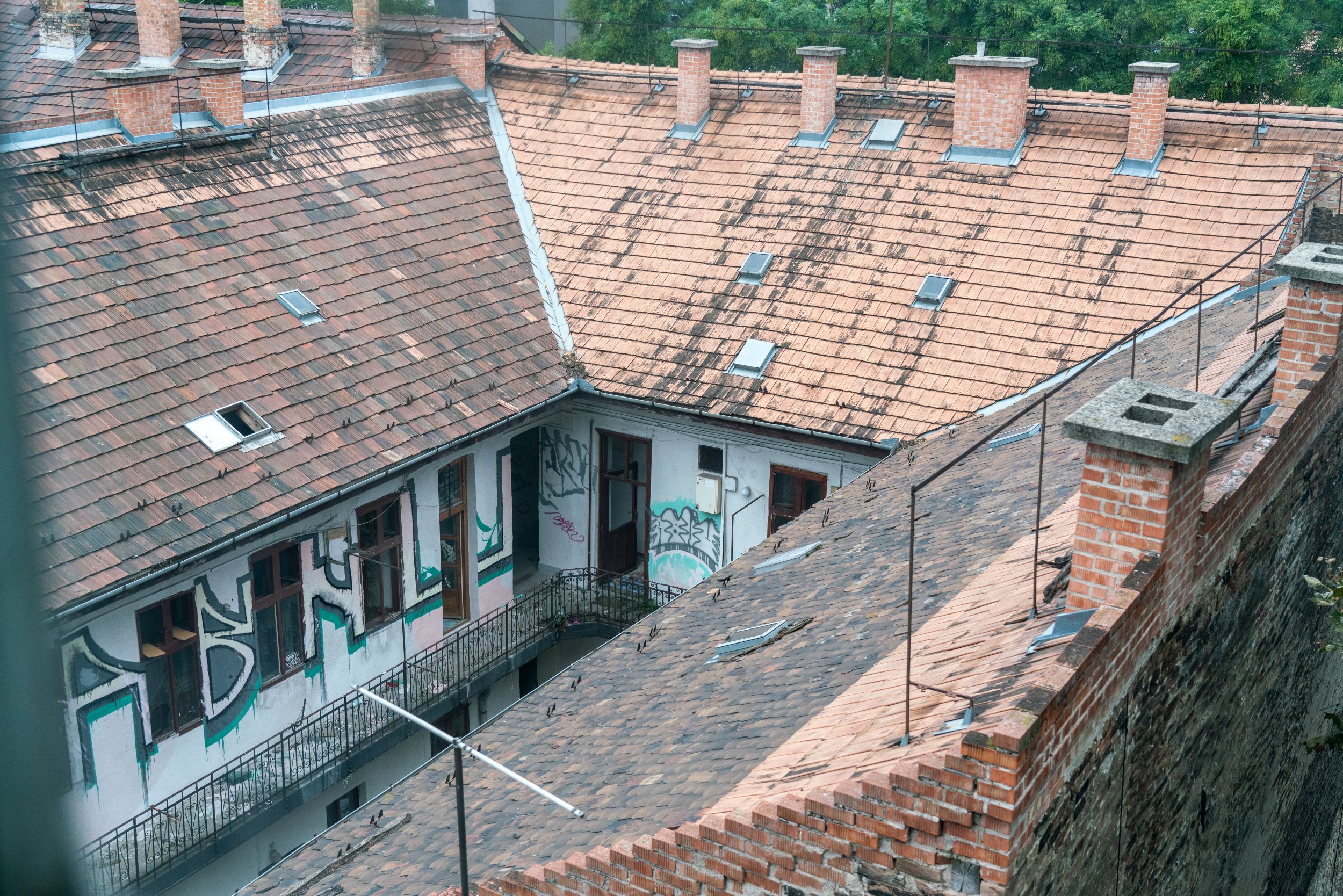 The abandoned courtyard of Üteg utca 7 in Budapest