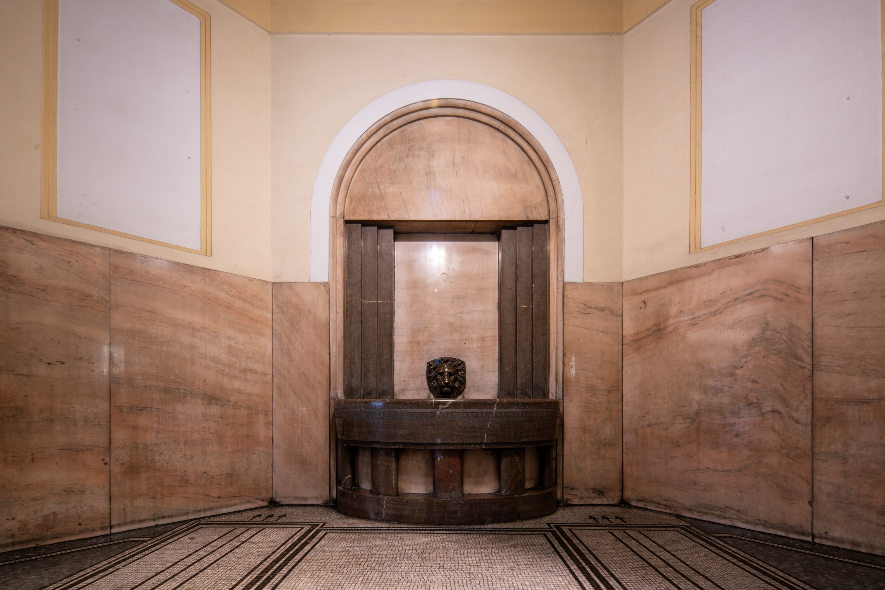 Old fountain in Belgrád rakpart 13-15, Budapest