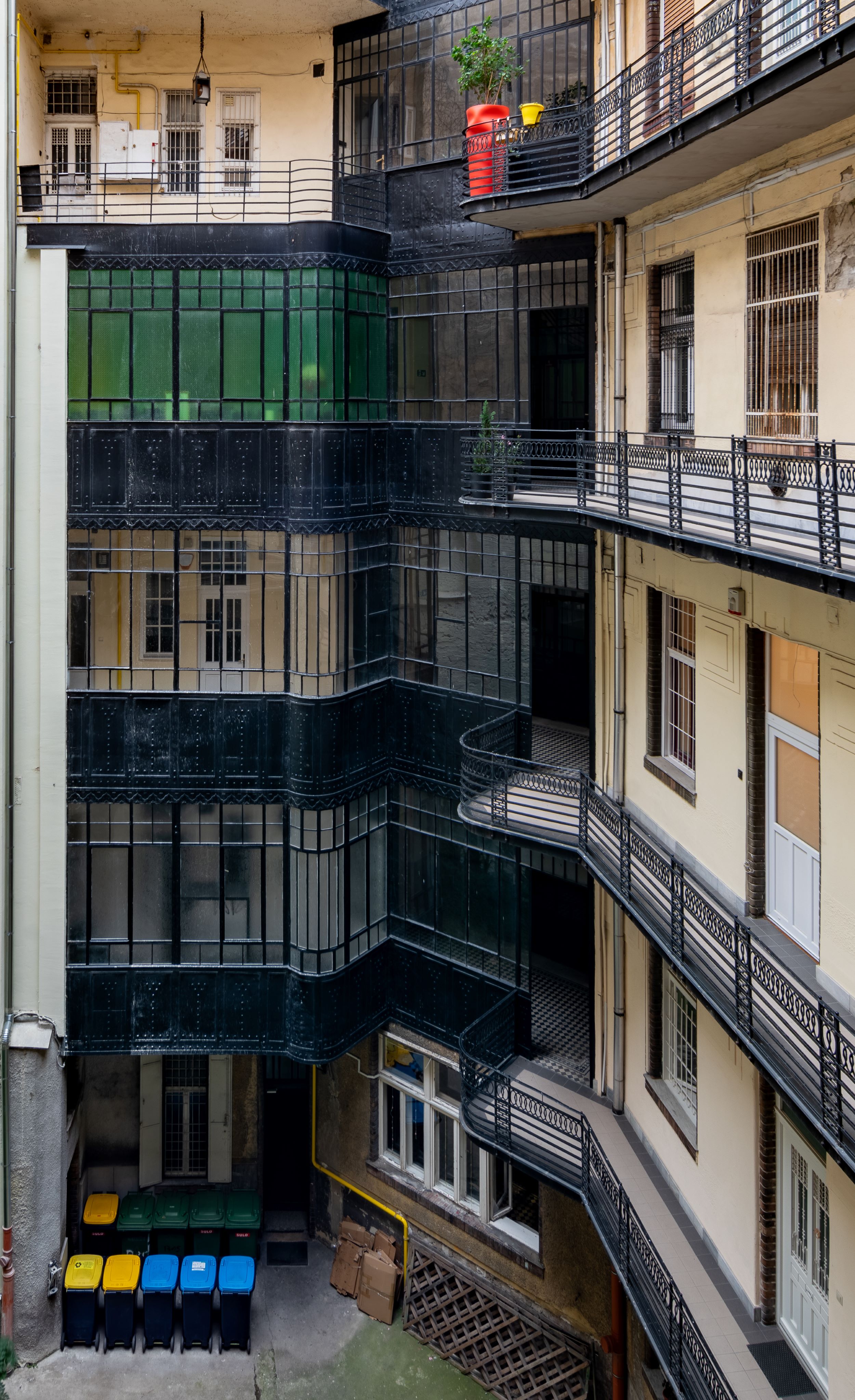 Courtyard of Belgrád rakpart 13-15, Budapest