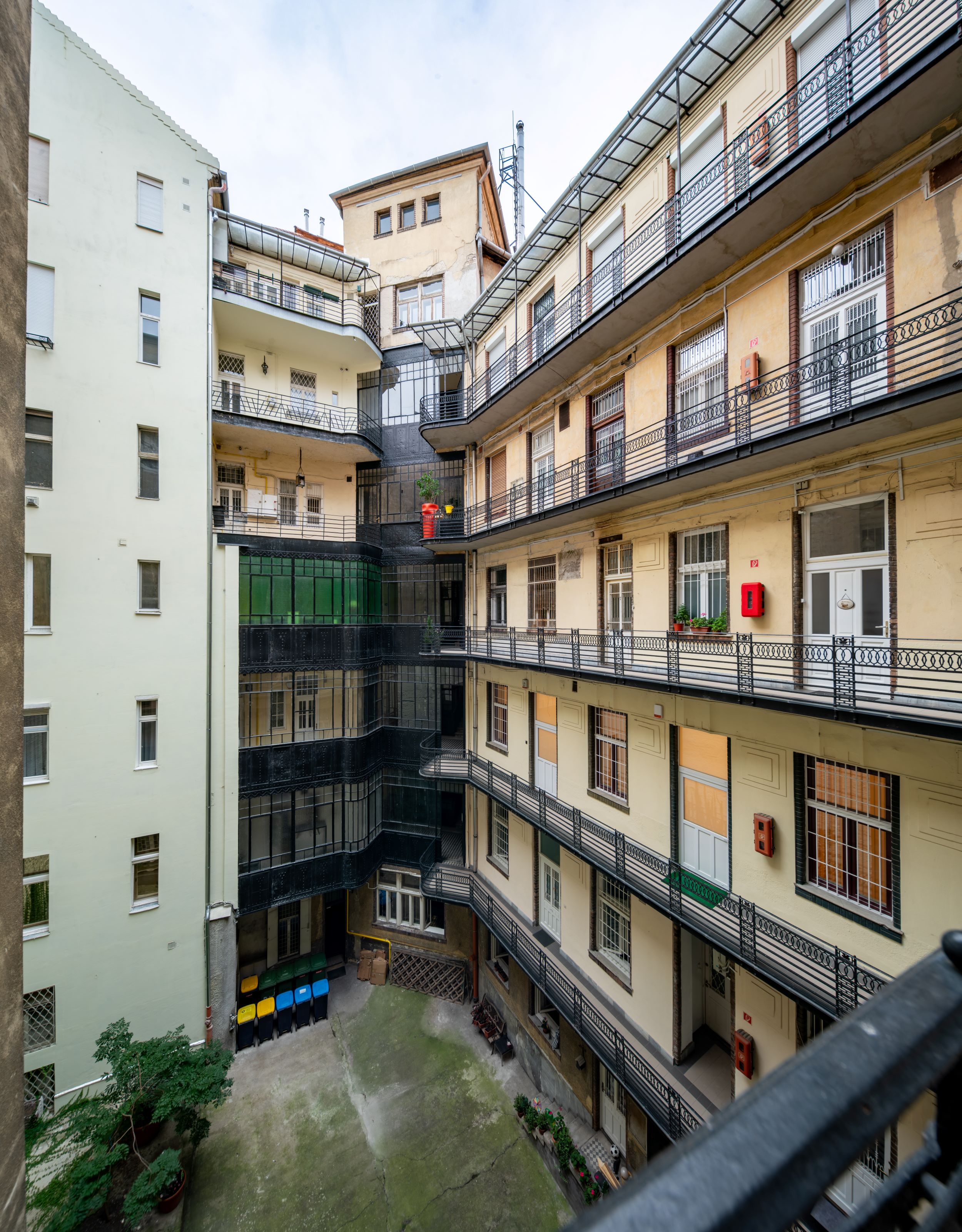 Courtyard of Belgrád rakpart 13-15, Budapest