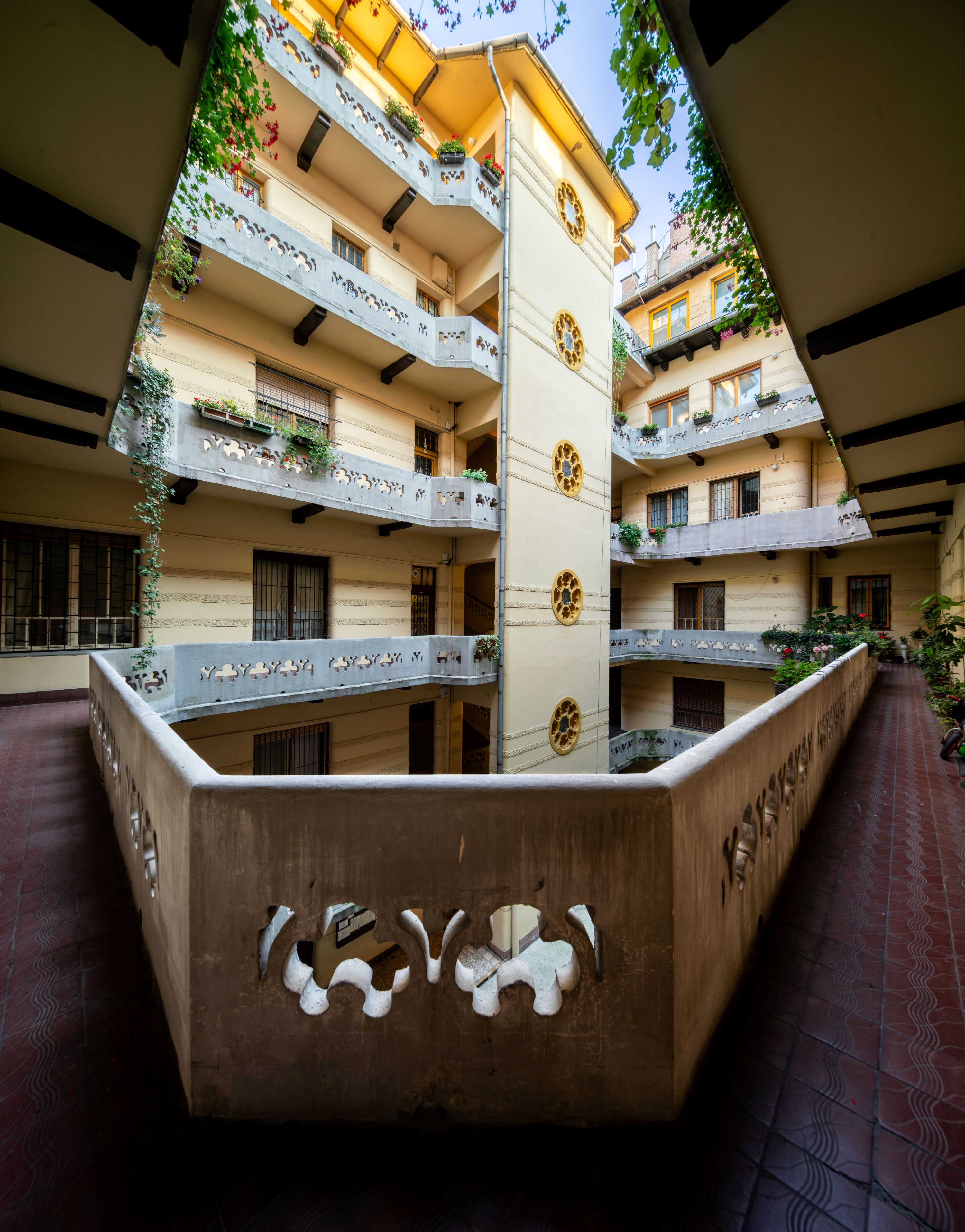 Budapest - Orlay utca 2b, Art Nouveau building designed by István Medgyaszay