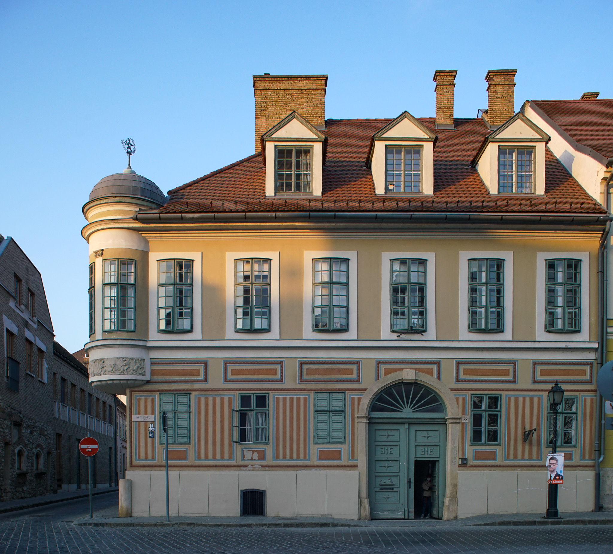 Budapest, Bécsikapu tér 8 : Eszterházy-ház