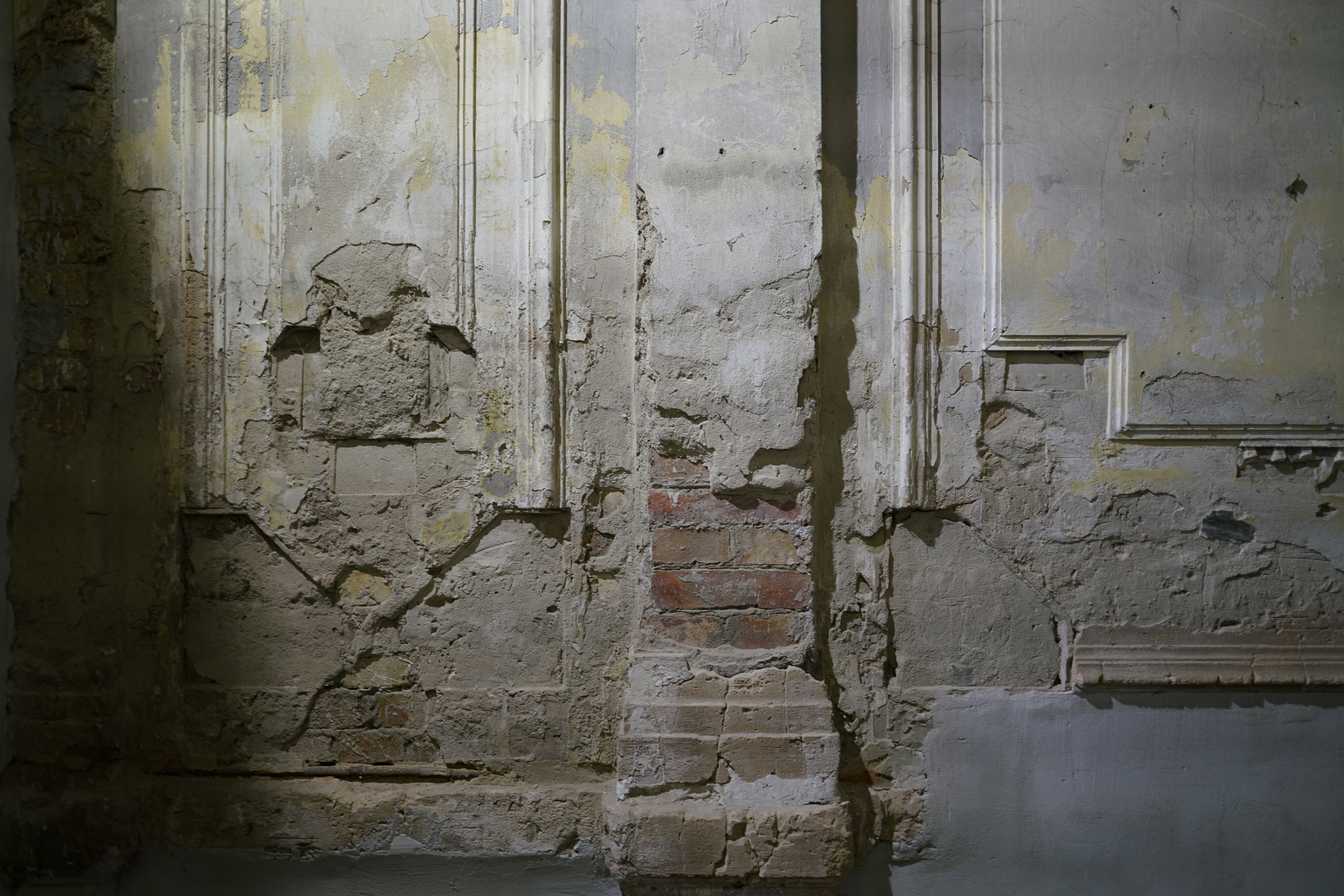 Pálya utca 15: Old House with Bullet Holes from 1945