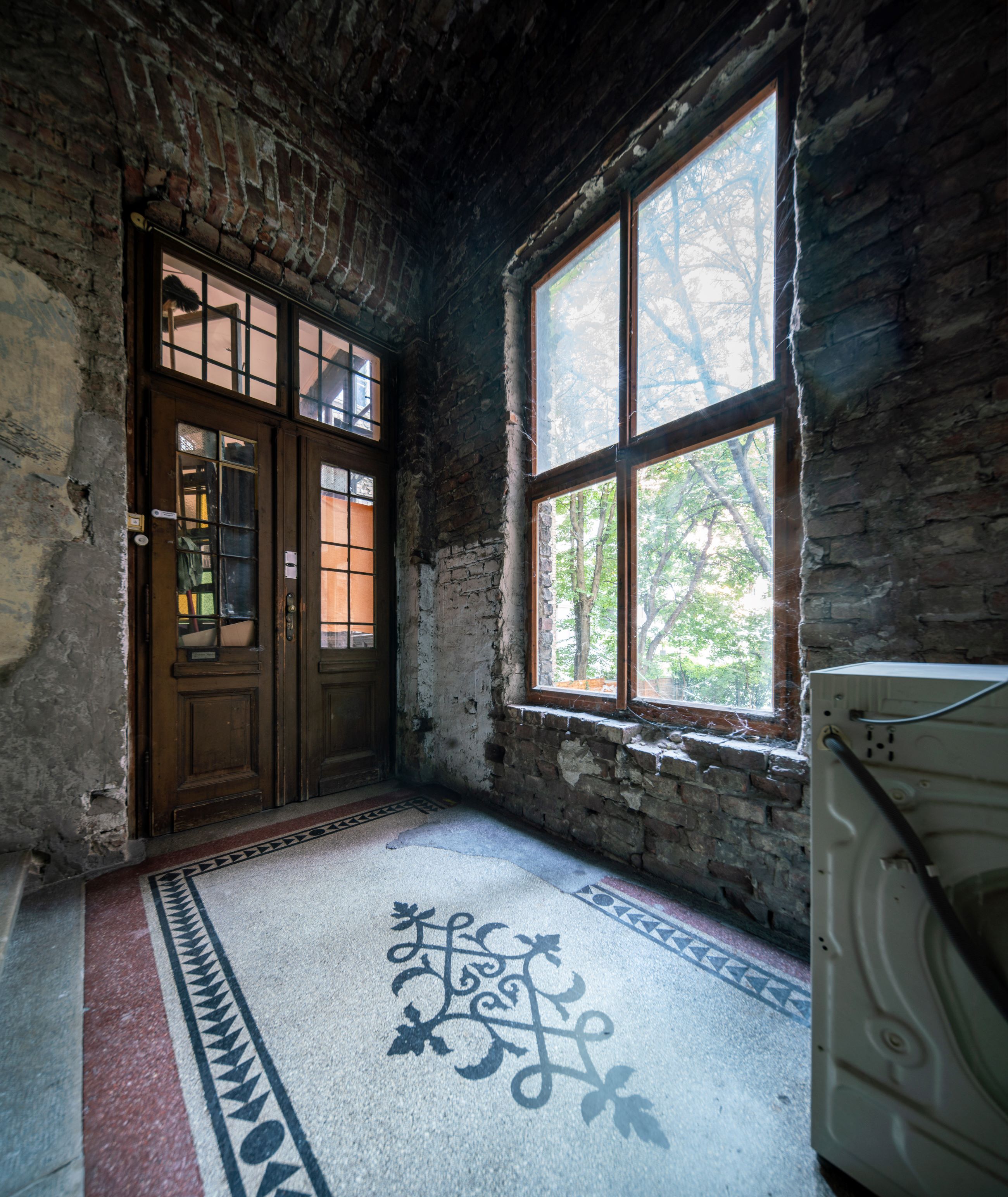 Pálya utca 15: Old House with Bullet Holes from 1945
