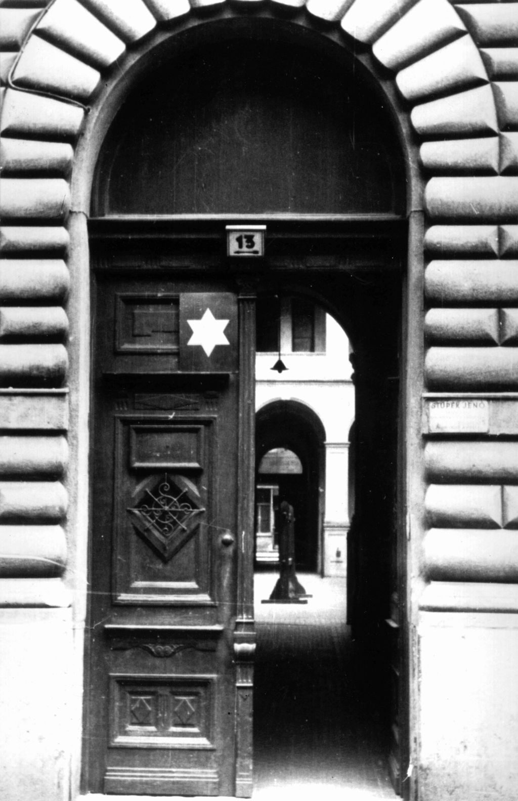 The Jews of Budapest During the Holocaust : Yellow-Star Houses