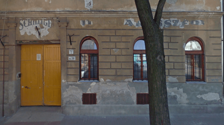 Ghost sign at Üteg utca 7 in 2007