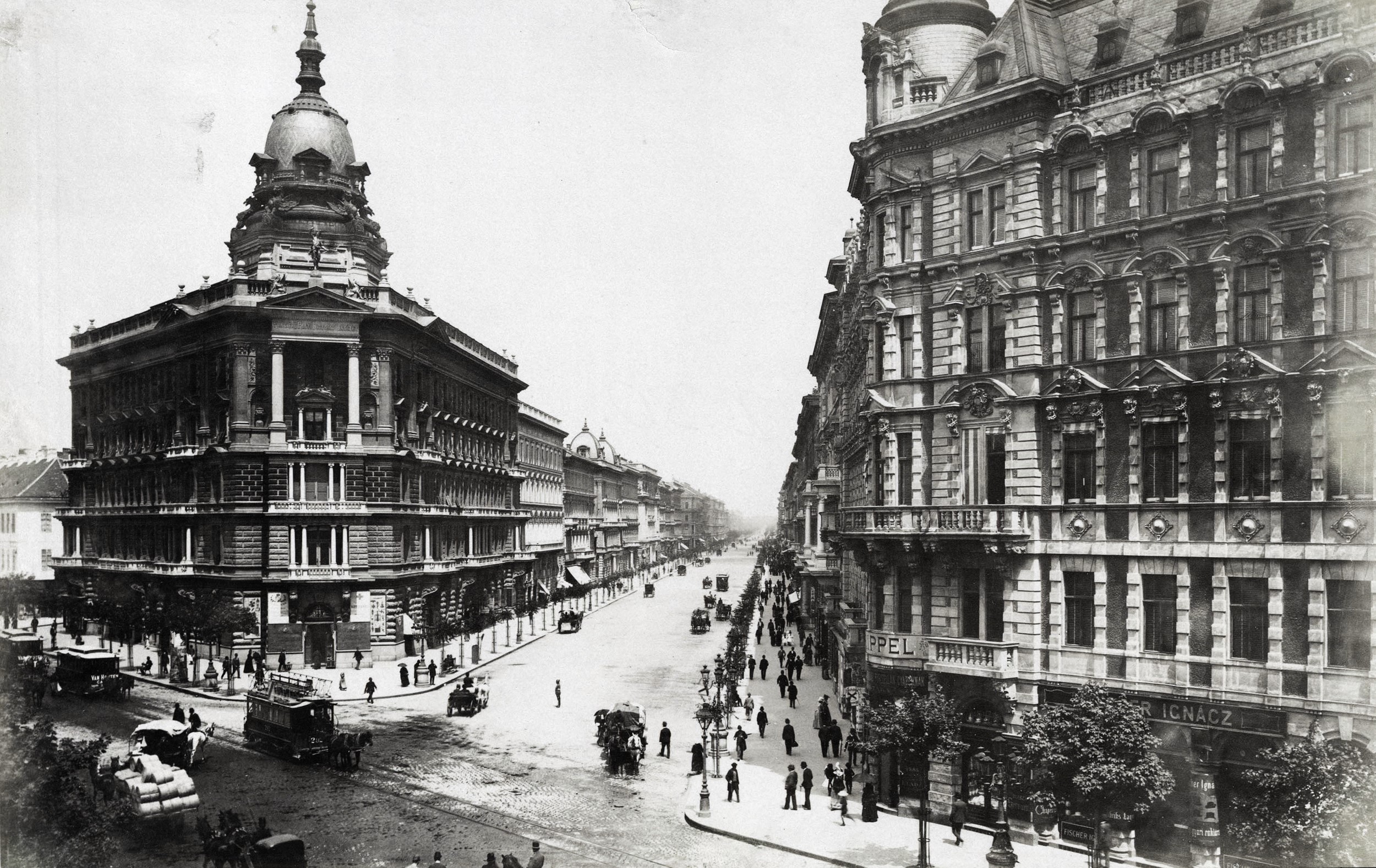 Old photo of the Foncière-palota on Andrássy út, Budapest