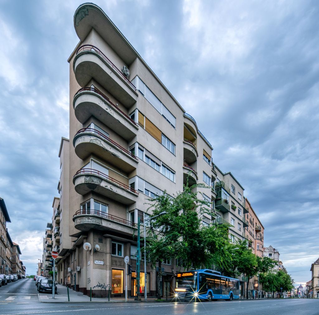 Szilágyi Erzsébet fasor 5 : Modernist Elegance from the&nbsp;1930s