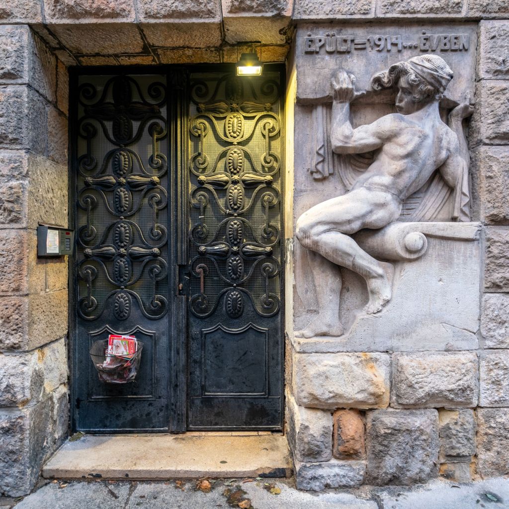 Entrance of a building erected in 1914 in Budapest
