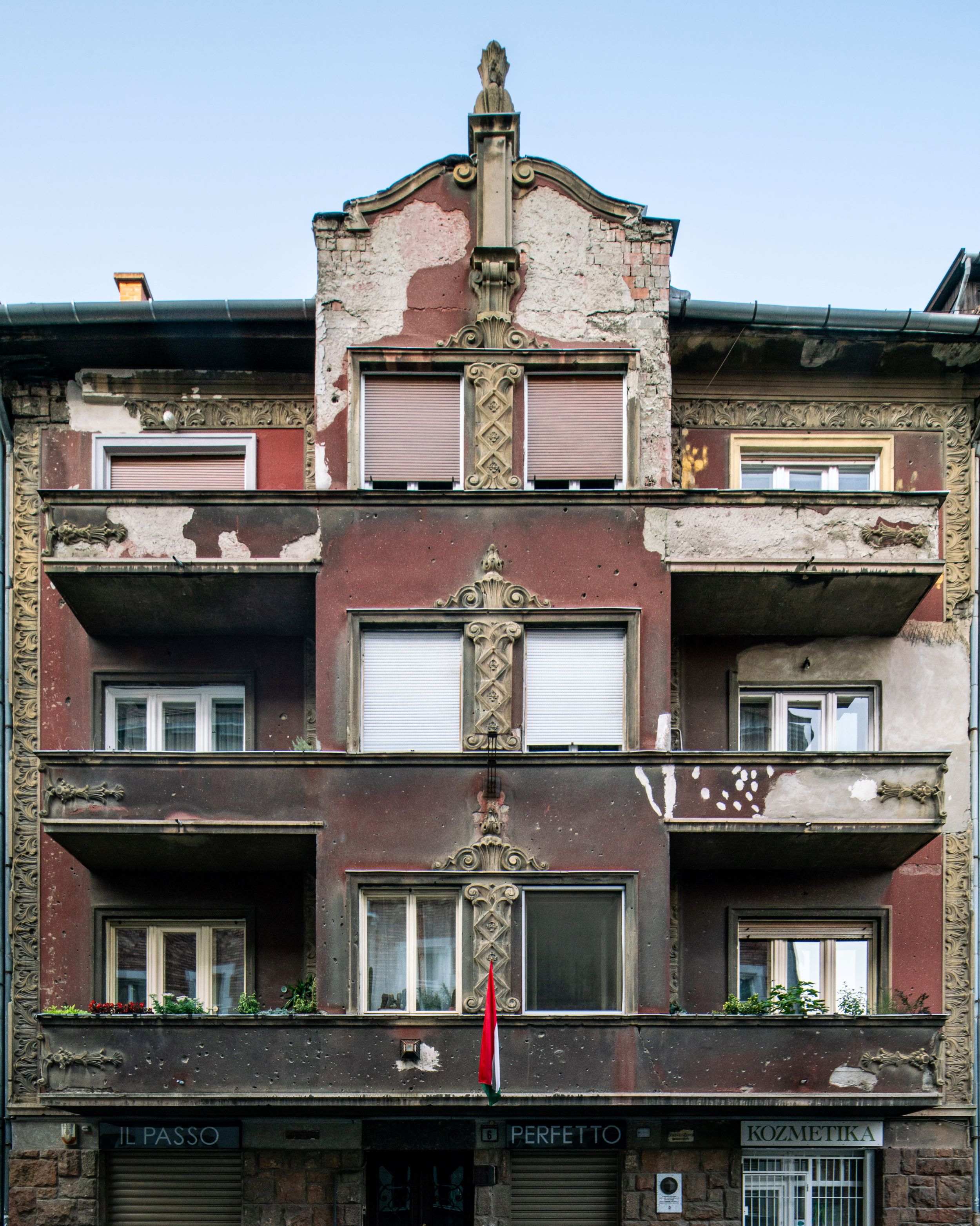 Art Deco Face in Kosciuszko Tádé utca, Budapest