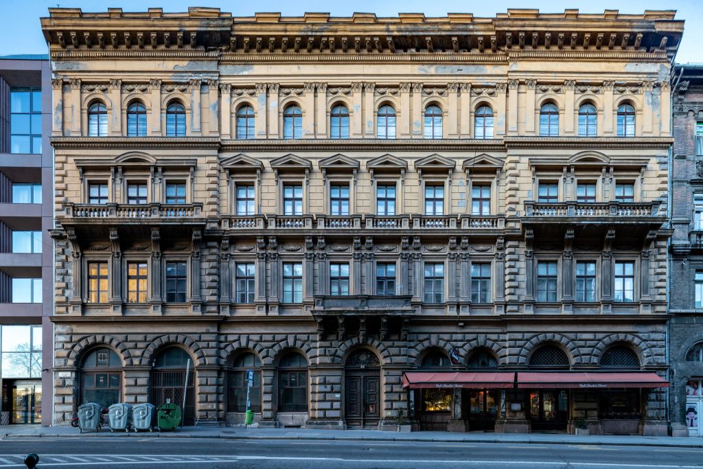 Fő utca 4 : A Residential House built for the former “Buda Commercial and Industrial&nbsp;Bank”