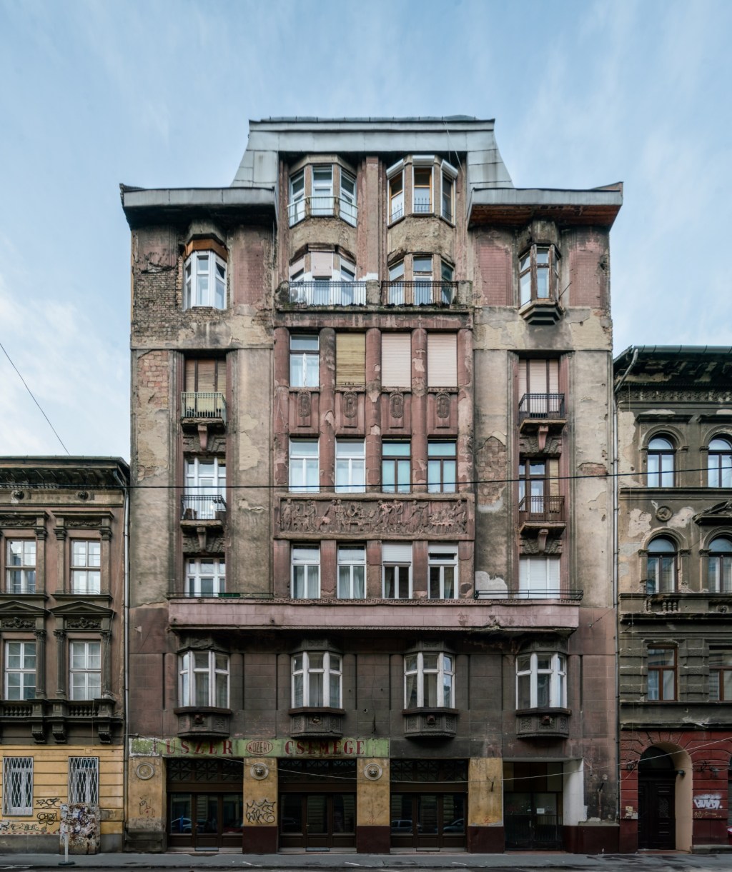 Interesting Facade in the 6th District of&nbsp;Budapest